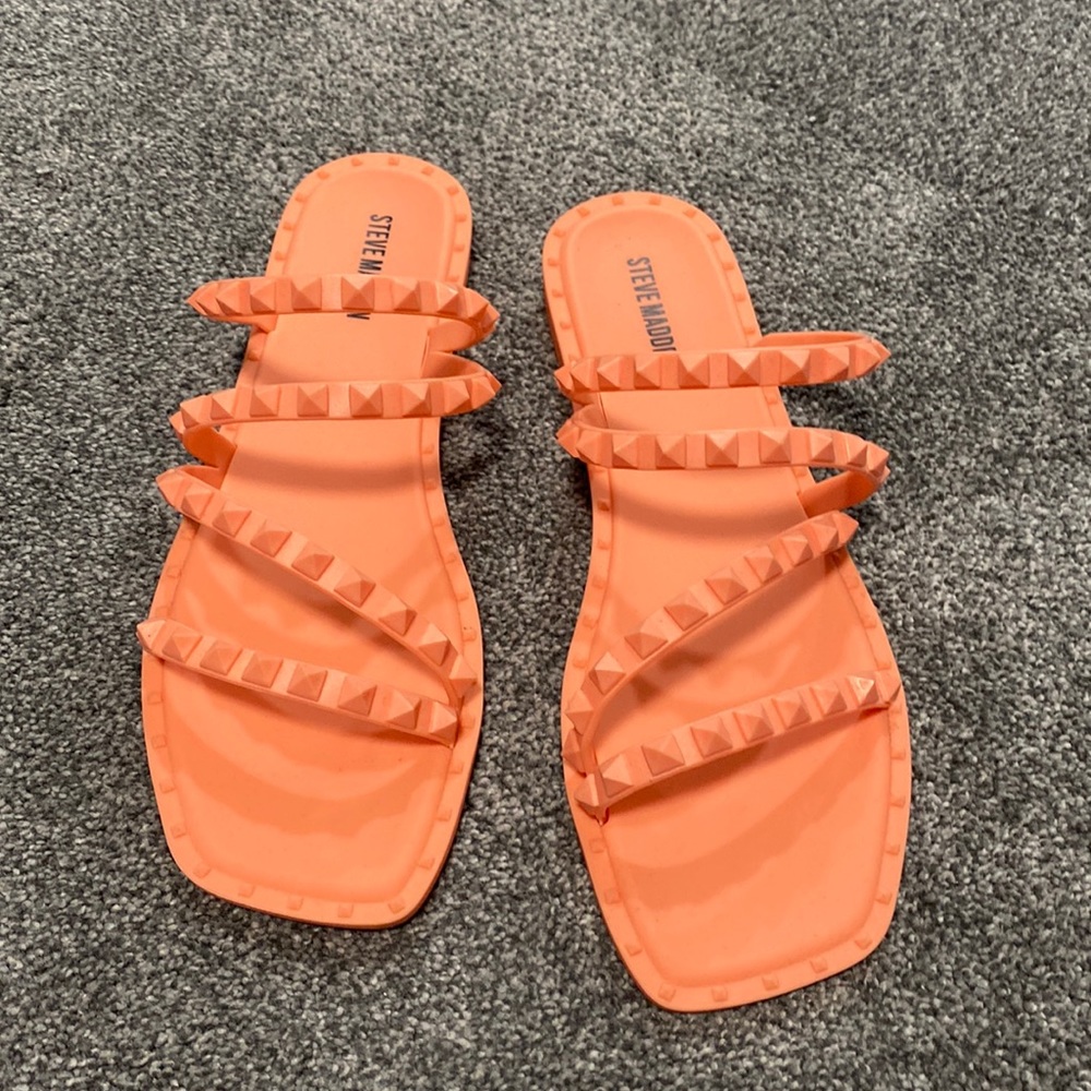 Steve Madden coral color sandals